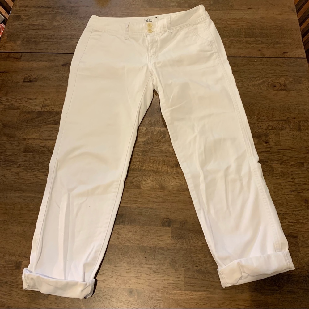 American Eagle White Capri Pants